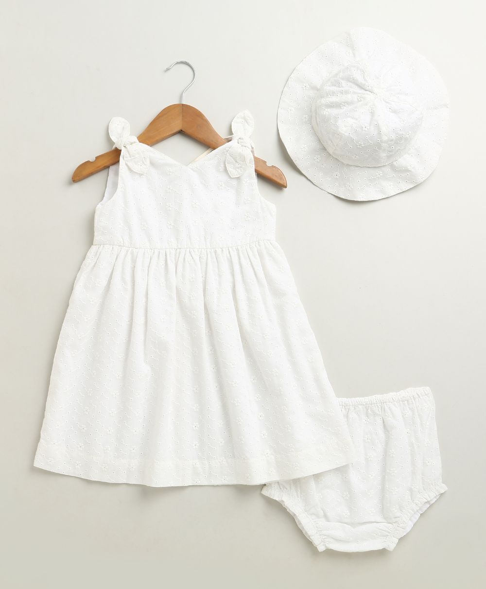 Daisy Breeze Organic Cotton Co-ord Set With a Hat - White