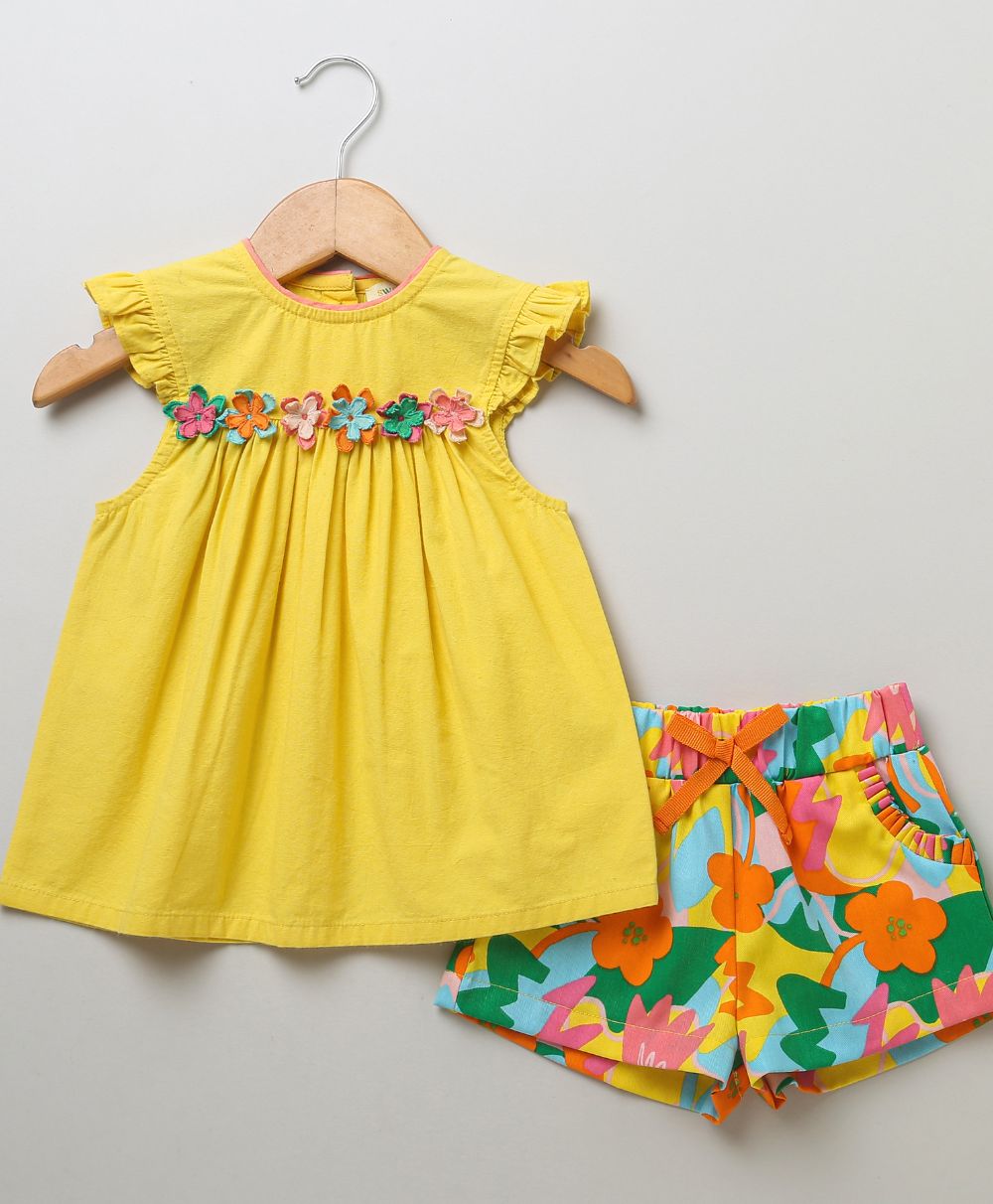 Flutter Sleeves Top with Cotton Twill Shorts - Yellow & Multicoloured