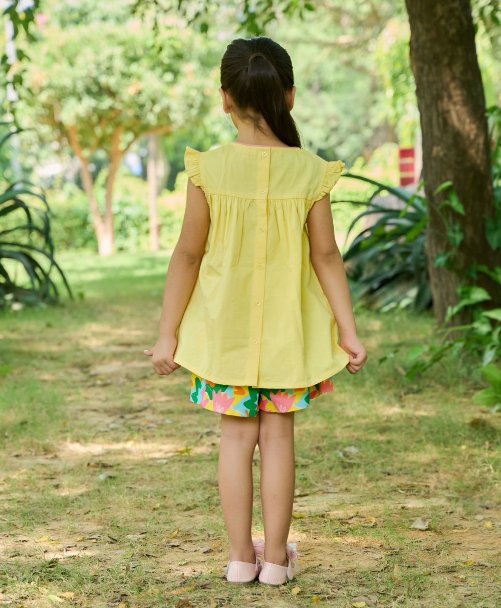 Flutter Sleeves Top with Cotton Twill Shorts - Yellow & Multicoloured