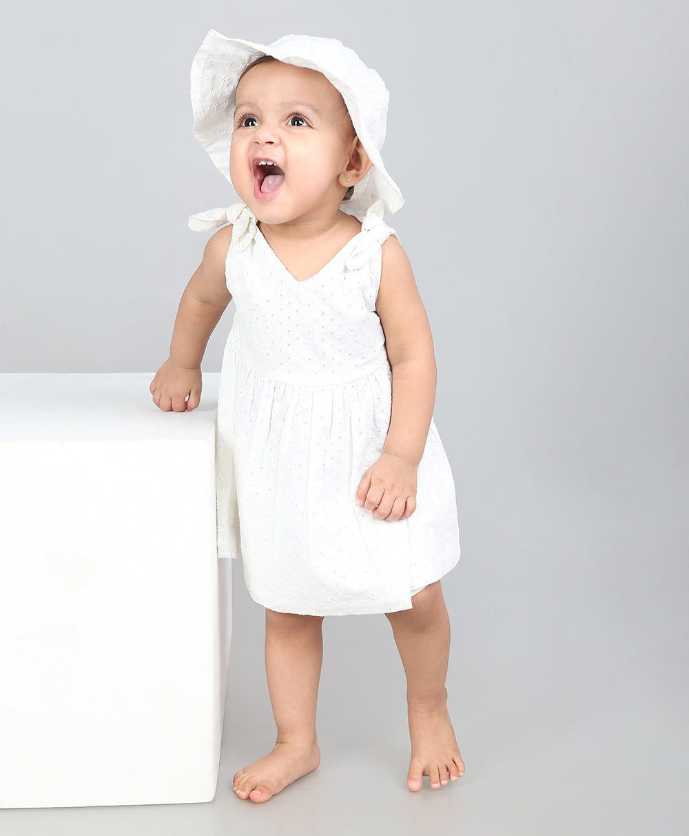 Daisy Breeze Organic Cotton Co-ord Set With a Hat - White