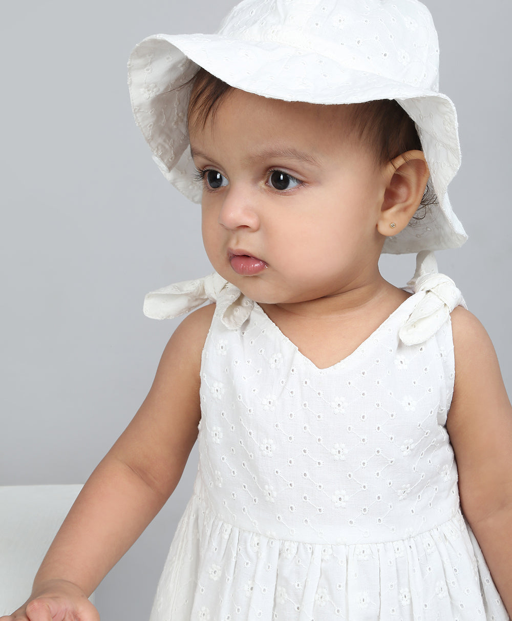 Daisy Breeze Organic Cotton Co-ord Set With a Hat - White
