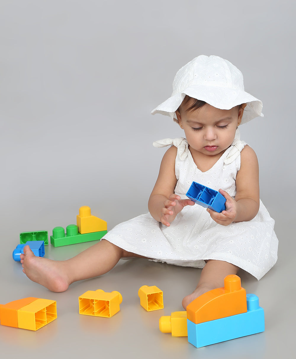 Daisy Breeze Organic Cotton Co-ord Set With a Hat - White